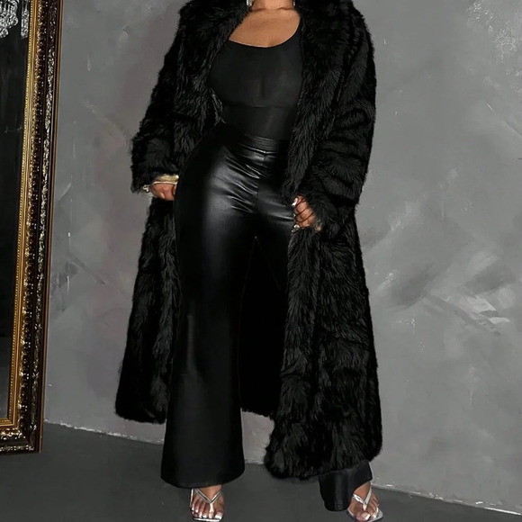 Black Women's Plus Size Luxury Extra Long Fluffy Coat - Picture 4 of 5